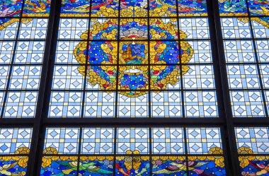 Bilbao, İspanya - 14 Haziran 2018: Ribera gıda pazarında bir vitraylı pencere