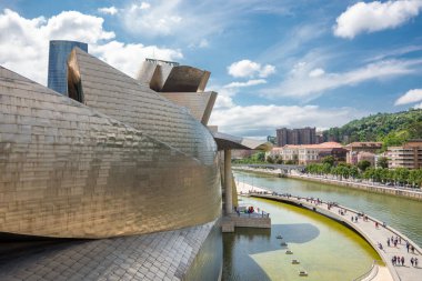 Burgos, İspanya - 15 Haziran 2018: Katedral Meydanı 'ndaki İnsanlar