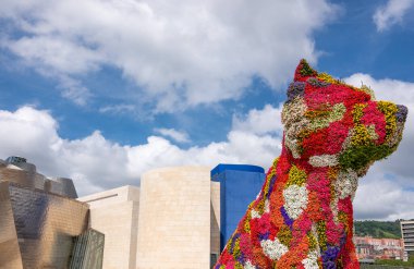 Burgos, İspanya - 15 Haziran 2018: Katedral Meydanı 'ndaki İnsanlar