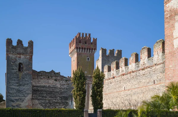 Ιταλία Lazise Wiew Του Κάστρου Scaligero Και Τείχος Της Πόλης — Φωτογραφία Αρχείου