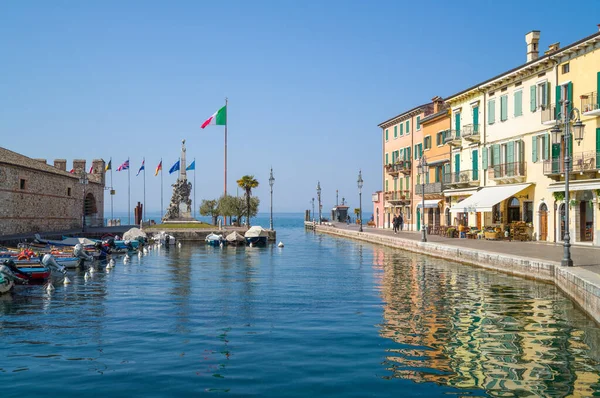 Lazise Italy March 2022 Old Harbor Boats Houses Restaurants Old — Foto de Stock