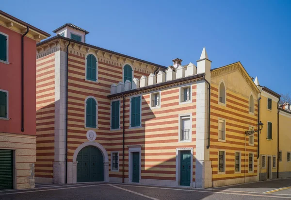 Italy Bardolino Old Noble Residence Mazzini Square — Stockfoto