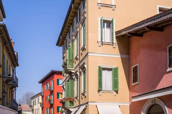 이탈리아 에라델가르다 도시의 색상의 — 스톡 사진