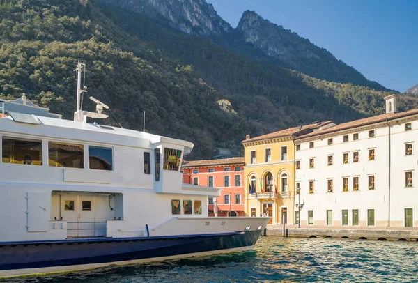 Riva Del Garda Italie Ferry Passagers Amarré Dans Vieux Port — Photo