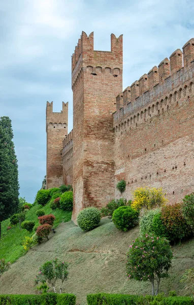 意大利格拉达拉 中世纪村庄周围的城墙 — 图库照片