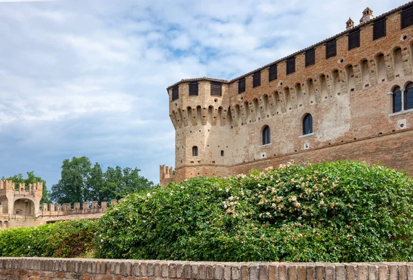 Gradara Italie Mai 2018 Vue Forteresse Malatesta Avec Étrance Jardin — Photo