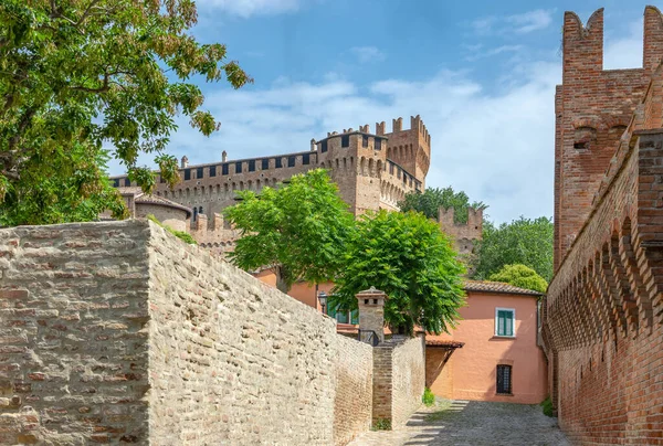 Gradara Ιταλία Φρούριο Malatesta Και Τείχη Που Φαίνονται Από Χωριό — Φωτογραφία Αρχείου