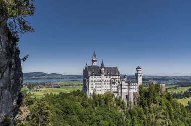 Dağdan Neuschwanstein Şatosu, Almanya.