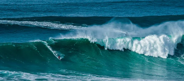 Stora Vågor Nazare Portugal Vågor Atlanten Portugal Vågor För Surfing — Stockfoto