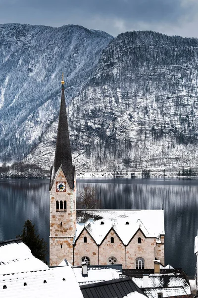 Hallstatt, Alplerde küçük bir göl kenarı köyü ve Avusturya. Kışın Hallstatt, kışın Hallstatt.