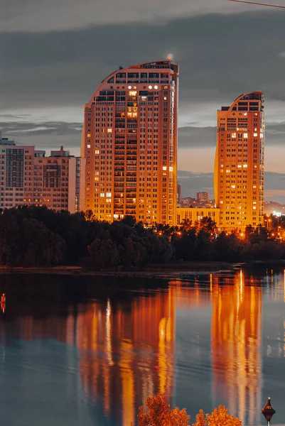 Kyiv Şehrindeki Obolon Üzerindeki Natalka Parkının Manzarası — Stok fotoğraf