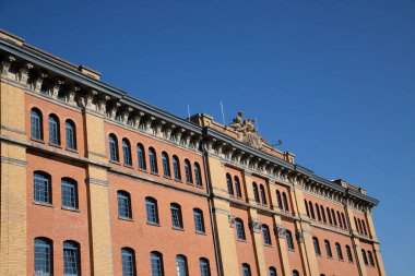 Hameln, Aşağı Saksonya, Almanya, 09 03 2021, Hameln şehir kütüphanesi, güneşli gökyüzü