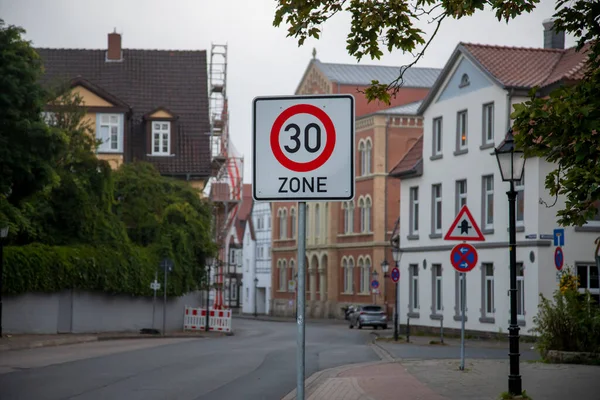 Hameln Нижняя Саксония Германия 2021 City Street Speed Limit Sign — стоковое фото