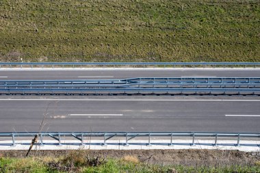 Huerth 'deki çevre yolunun yol darlığı, çevre yolu açılmadan önce kapalı, araba yok, açık hava.