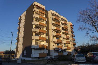 Huerth, NRW, Almanya, 03 05 2021, yüksek apartman, mavi gökyüzü