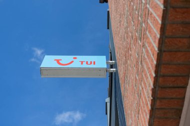 Meckenheim, NRW, Almanya, 03: 12 2021, Tui bayrağı, Almanya 'da seyahat şirketi markası.