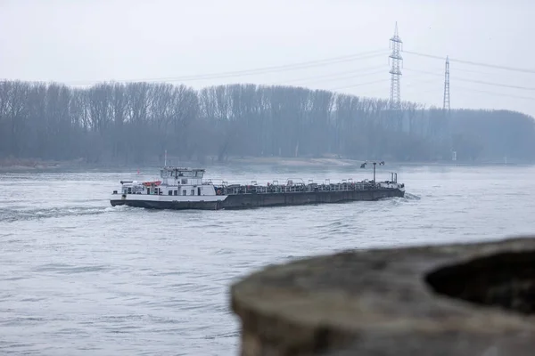Wesseling Nrw Almanya 2021 Ren Nehrinde Yük Gemisi Hafif Sisli — Stok fotoğraf