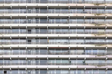 Köln, NRW, Almanya, 05 03 2021, balkonlu Unicenter apartmanının ön manzarası