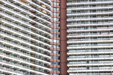 Köln, NRW, Almanya, 05 03 2021, balkonlu Unicenter apartmanının ön manzarası