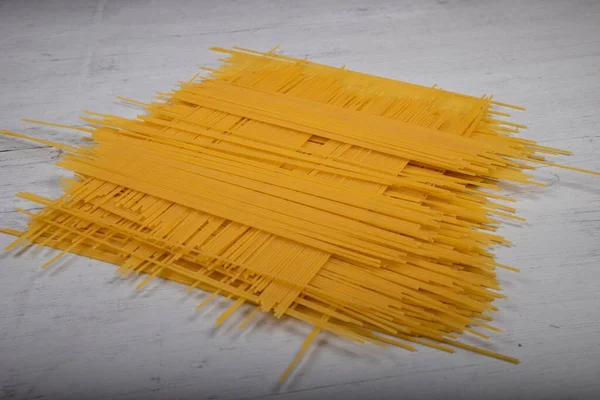 Spaghetti Szarej Drewnianej Desce — Zdjęcie stockowe