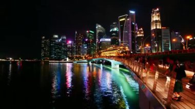 Güzel Zaman atlaması Singapur şehrinin ufuk çizgisi