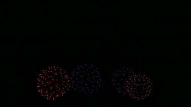 Bir gökyüzü siyah arka plan üzerinde havai fişek