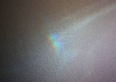 Parlak gri arka planda renkli dağılım fenomeni. Modelleme. Desen.