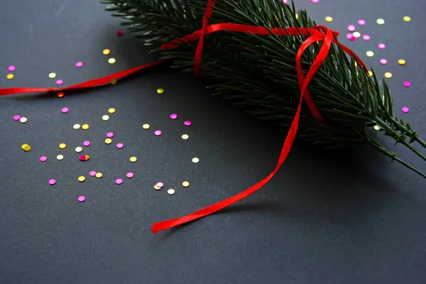 Sfondo Natalizio Festivo Con Mazzo Ramoscelli Abete Rosso Confetti Glitter — Foto Stock