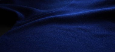 Kıvrımlı koyu mavi kazak bezi. Yakın çekim..