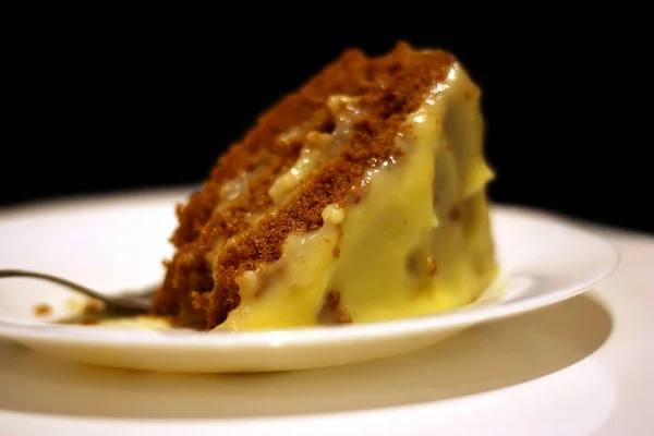 Sweet Slice Brown Chocolate Cake Custard Filling White Plate Homemade — Stock Photo, Image