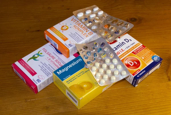 Varias Cajas Ampollas Con Suplementos Dietéticos Vitaminas Magnesio —  Fotos de Stock