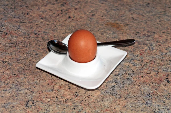 Petit Déjeuner Brun Oeuf Avec Cuillère Dans Une Tasse Oeuf — Photo