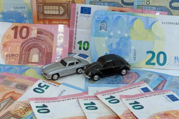 Immagine Simbolo Costi Inflazione Automobili Sullo Sfondo Delle Banconote — Foto Stock