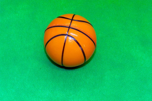 Баскетбол Ізольований Зеленому Тлі — стокове фото