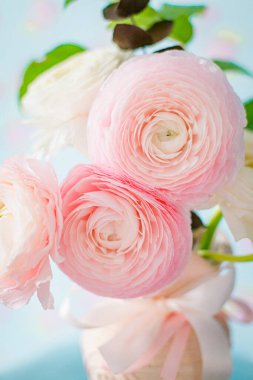 Bahar çiçekleri, güzel çiçekler, idari işler, çiçekli vazo. 