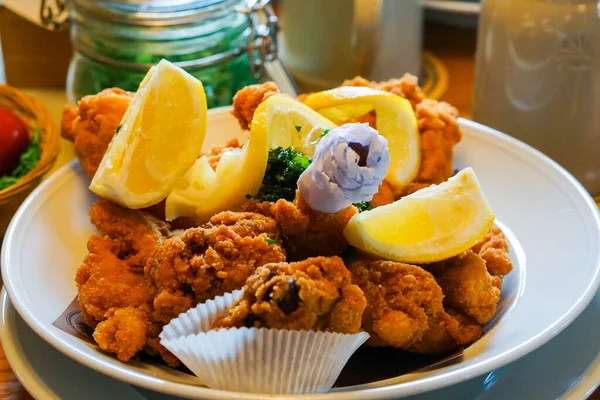 Limonlu kızarmış tavuk.