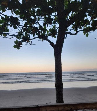 Sahilde gün batımı