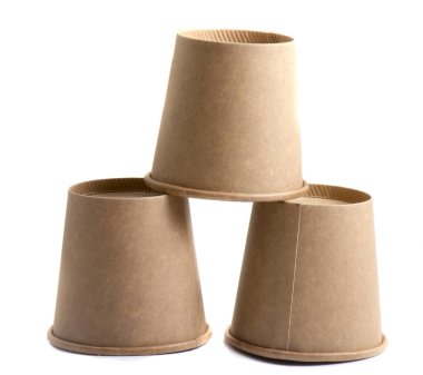 Kağıt sıcak kahve fincanı tek kullanımlık cam (kırpma yolu ile) beyaz arkaplanda izole,