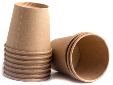 Kağıt sıcak kahve fincanı tek kullanımlık cam (kırpma yolu ile) beyaz arkaplanda izole,