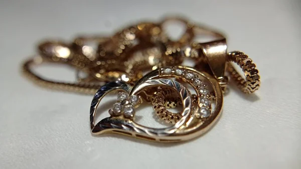 Close Shot Gold Jewelery Blurry White Background — Foto Stock