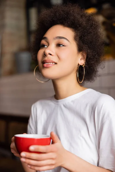 Cheerful African American Woman Hoop Earrings Holding Cup Coffee — Foto Stock