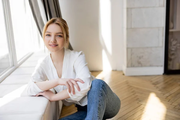 Pretty Young Woman Looking Camera Windowsill Home — Stock Photo, Image