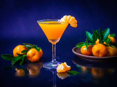 Çok lezzetli taze sıkılmış meyve suyu Vietnam mandalinalarından.