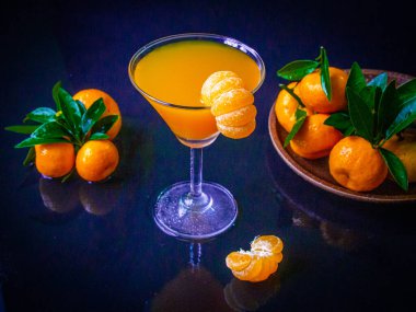 Çok lezzetli taze sıkılmış meyve suyu Vietnam mandalinalarından.