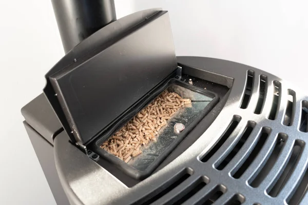 Siyah bir fırının tepesini kapat.