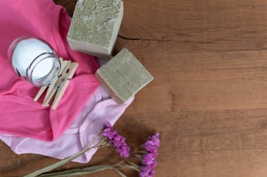 Ev yapımı çamaşır deterjanı, DIY, sıfır atık, çevre dostu, rendelenmiş sabun, çamaşır ve temizlik için doğal ürün, bebekler için biyolojik olarak çözünür Marsilya zeytinyağı sabunu.