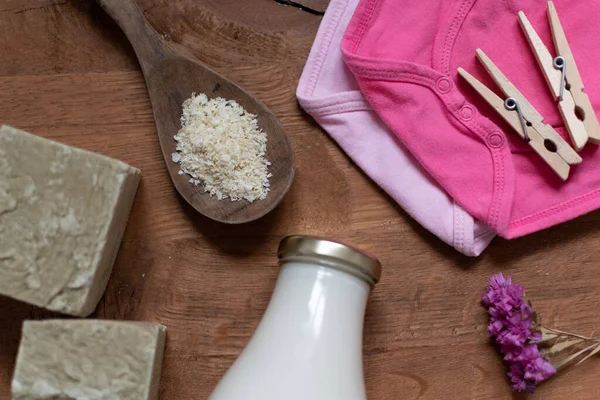 Ev yapımı çamaşır deterjanı, DIY, sıfır atık, çevre dostu, rendelenmiş sabun, çamaşır ve temizlik için doğal ürün, bebekler için biyolojik olarak çözünür Marsilya zeytinyağı sabunu.