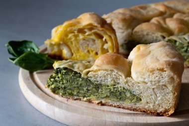 Ispanaklı turta, geleneksel Sırp yemeği.