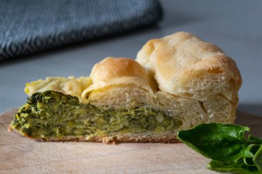 Ispanaklı turta, geleneksel Sırp yemeği.