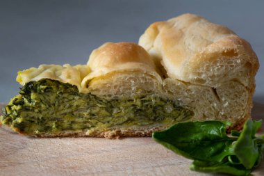 Ispanaklı turta, geleneksel Sırp yemeği.